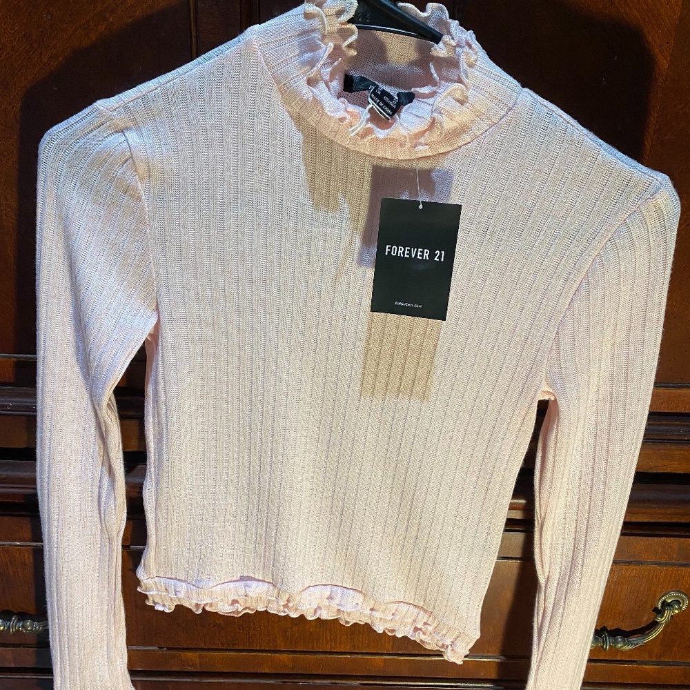 SALE!!   Ribbed Lettuce-edge top